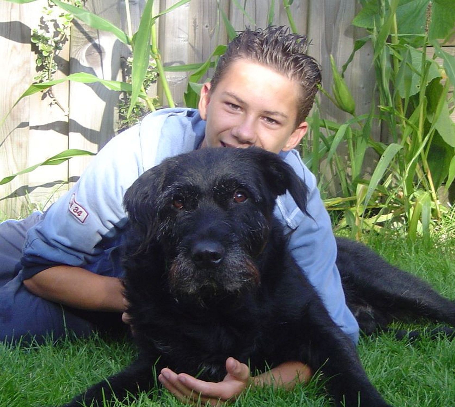 Jordy (hier 16 jaar) met zijn geliefde hond Tomba